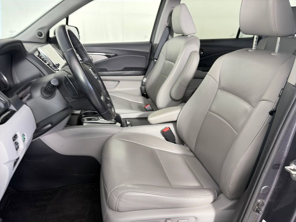Used 2019 Honda Pilot Touring image 11