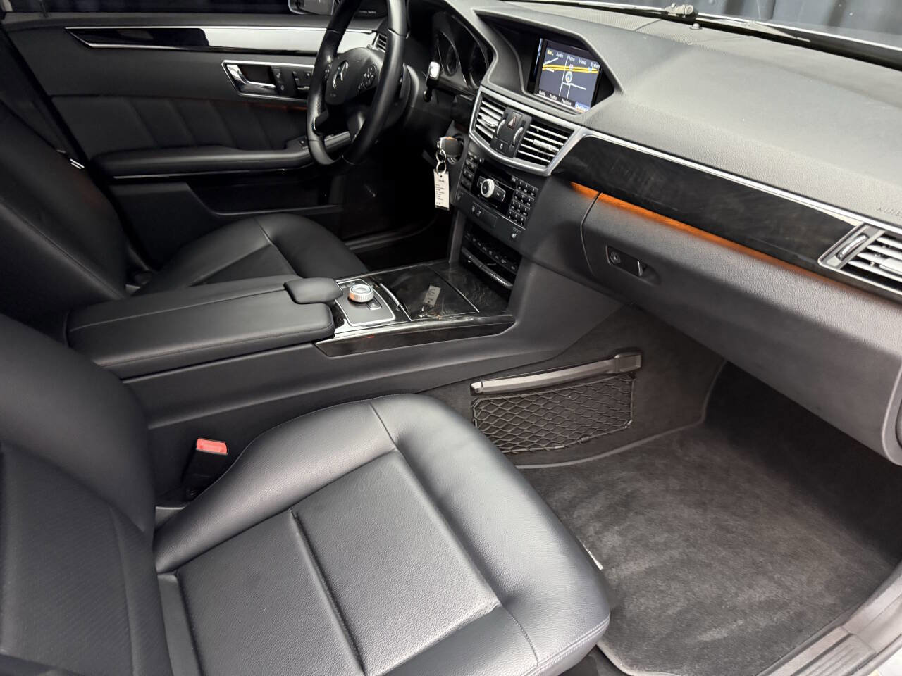 Used 2010 Mercedes-Benz E 350 4MATIC Sedan image 25