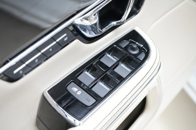 Used 2016 Jaguar XJ L Portfolio image 34