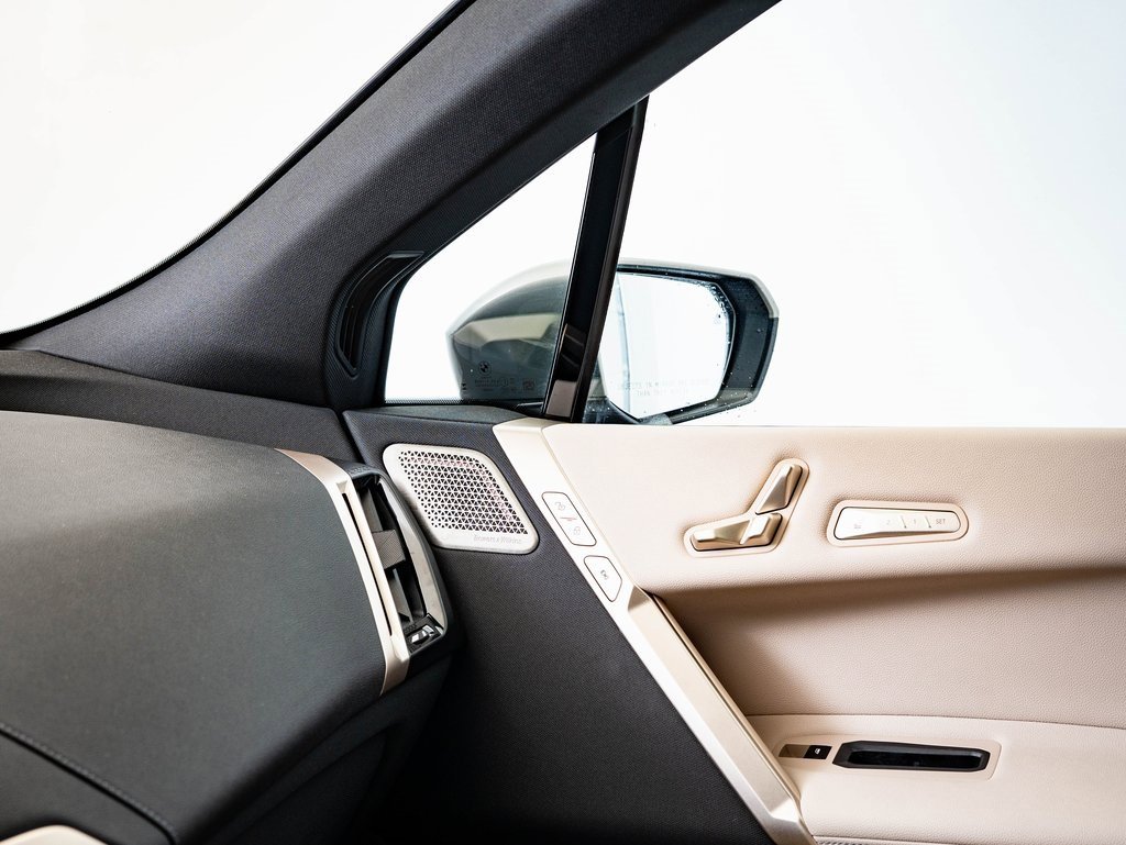 Used 2023 BMW iX M60 image 33