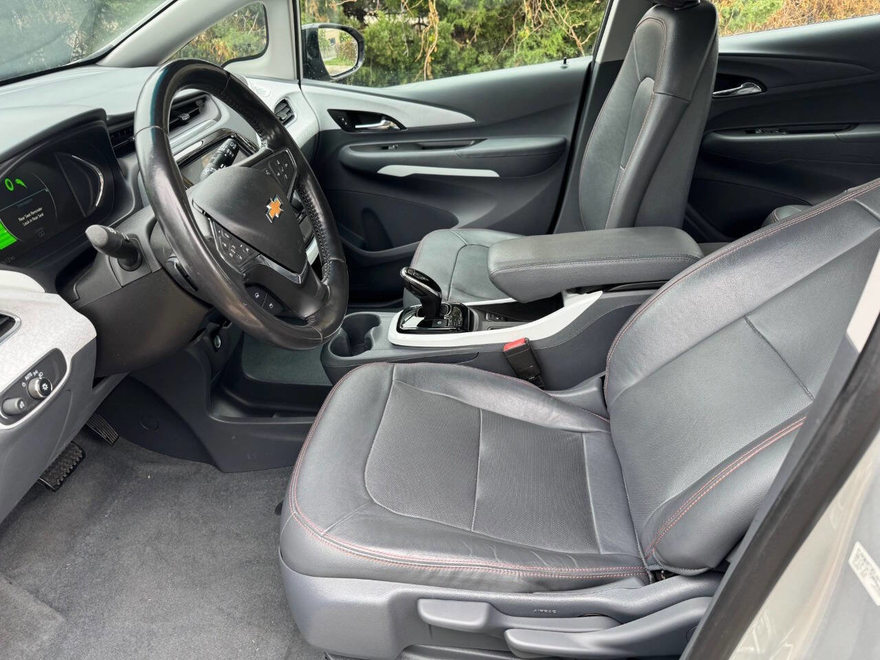 Used 2021 Chevrolet Bolt Premier w/ Infotainment Package FWD image 9