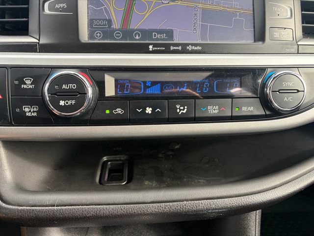 Used 2019 Toyota Highlander SE w/ Nightshade Edition image 23