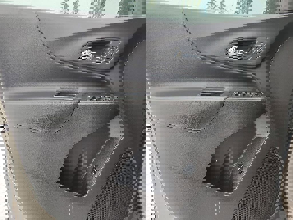 Used 2018 Chevrolet Equinox LT image 16