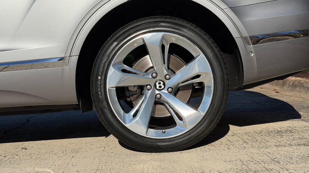 Used 2018 Bentley Bentayga image 6
