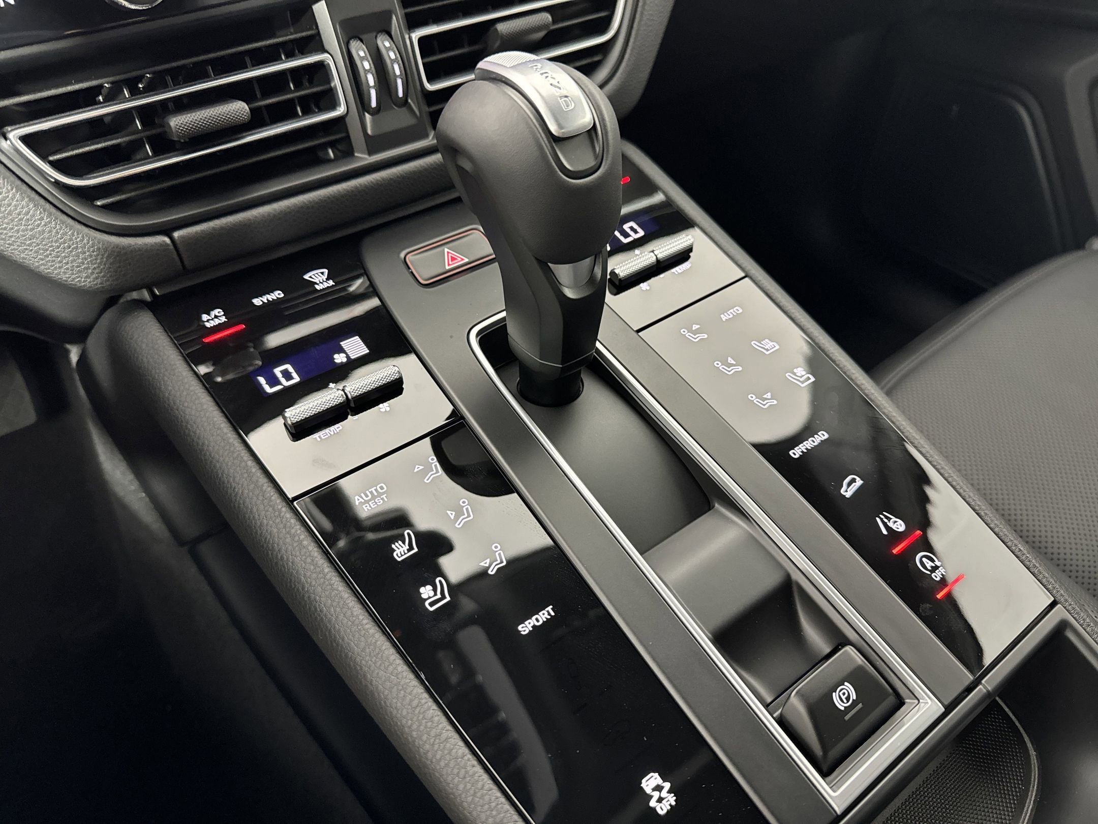 Certified 2025 Porsche Macan image 22