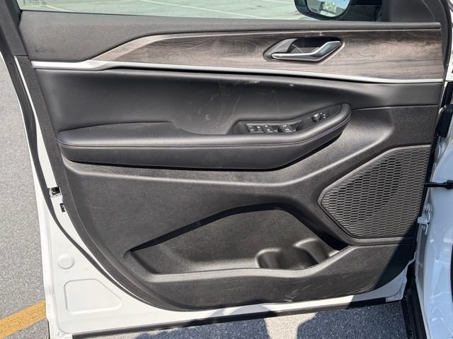 New 2026 Jeep Grand Cherokee Altitude AWD/4WD image 12