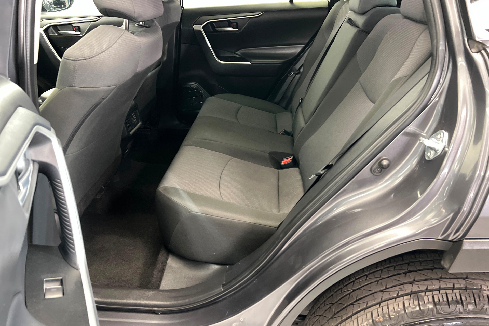 Used 2025 Toyota RAV4 XLE FWD image 22