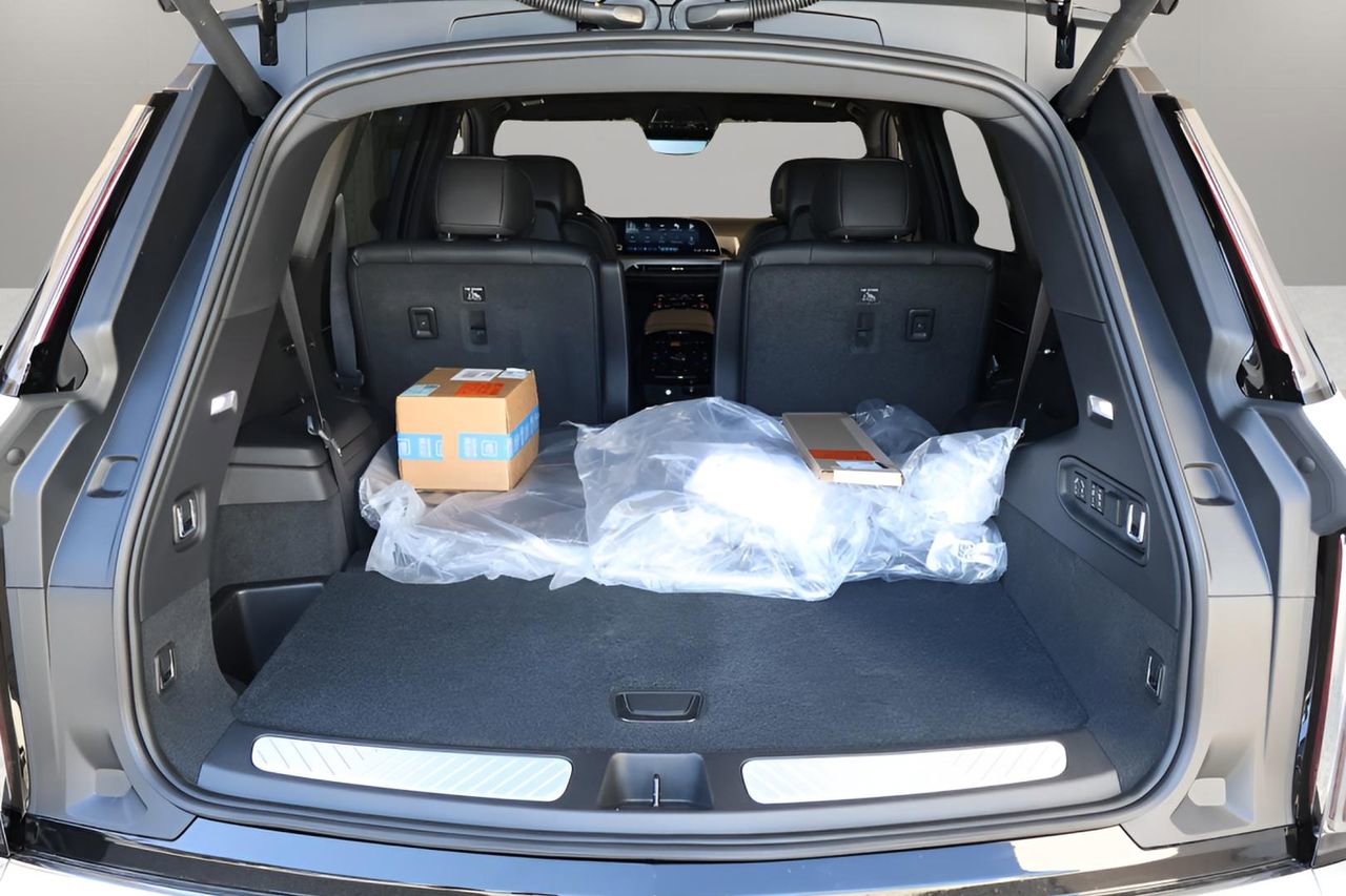 New 2026 Cadillac Vistiq Luxury image 18