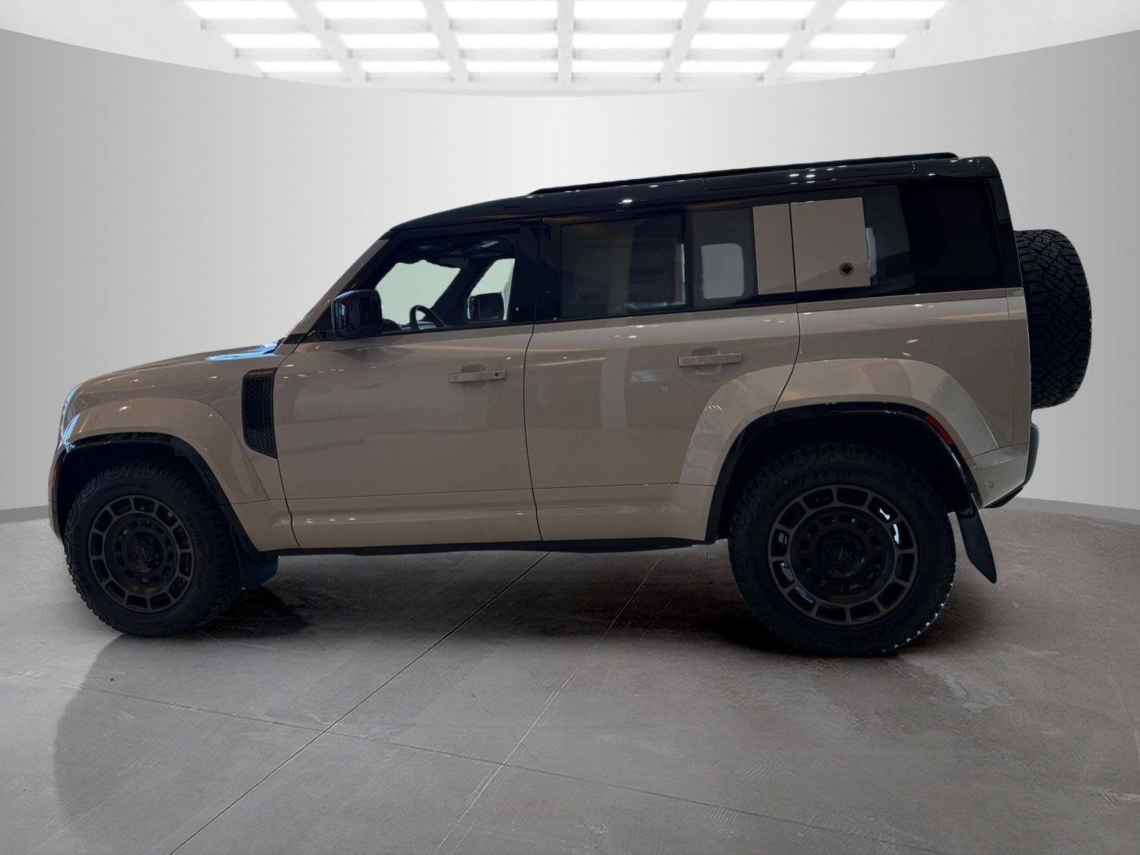 New 2026 Land Rover Defender 110 OCTA AWD/4WD image 8