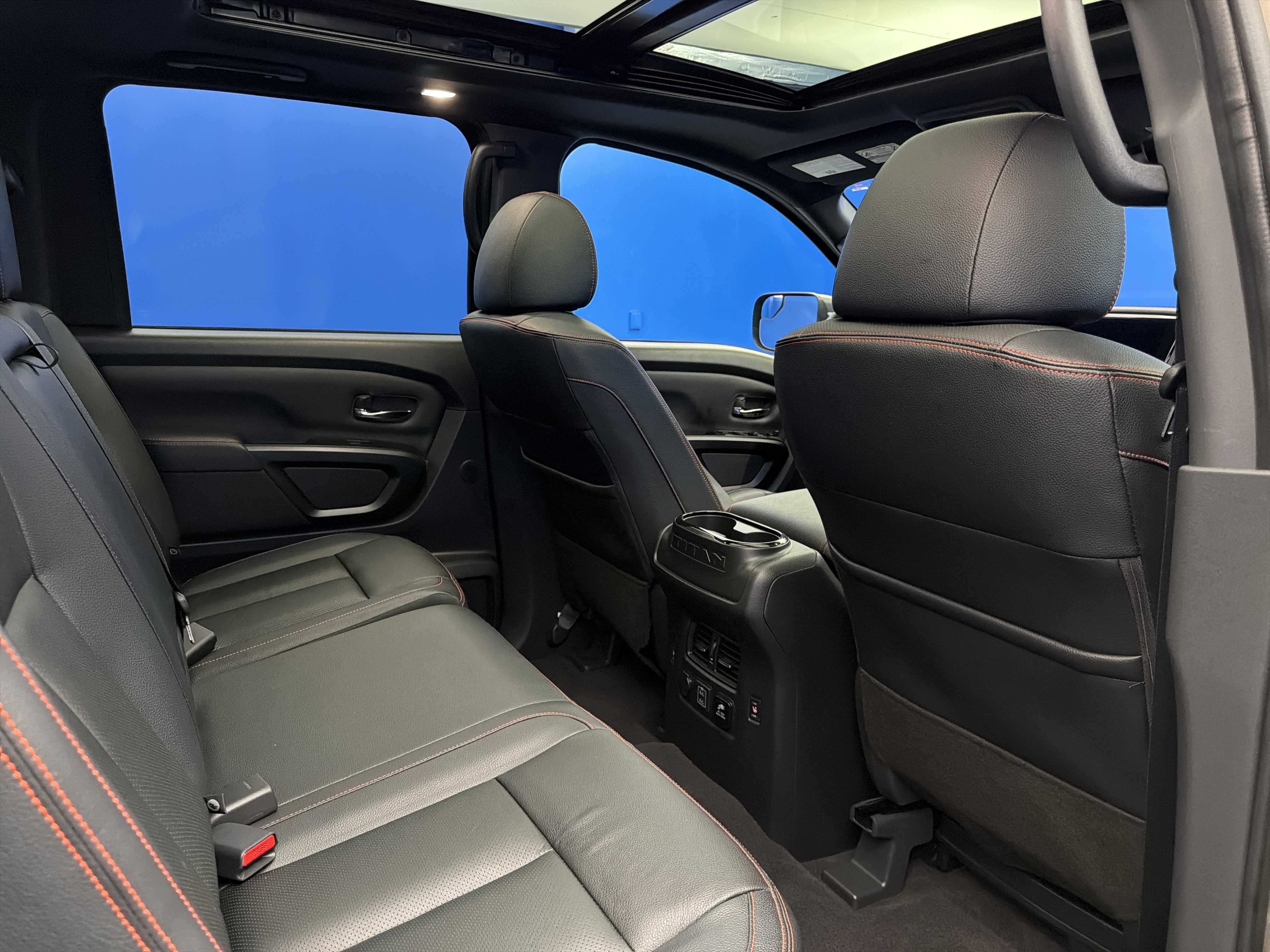 Used 2023 Nissan Titan PRO-4X w/ Pro-4x Convenience Package image 29