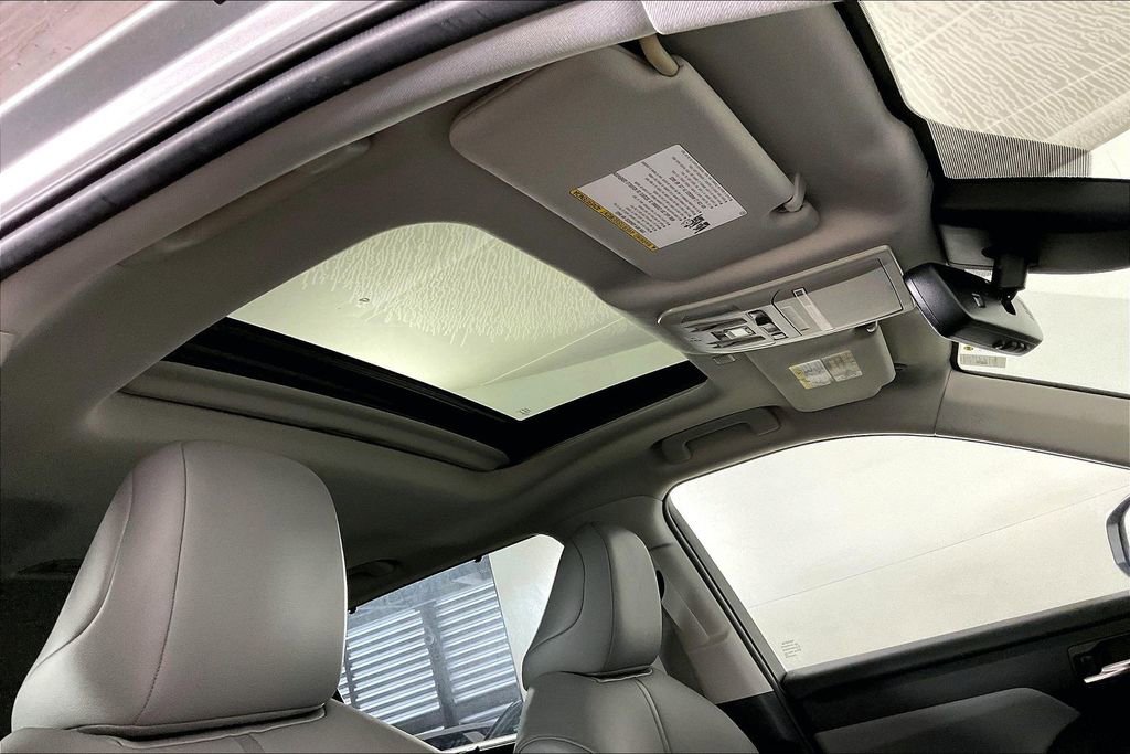 Used 2021 Toyota Highlander XLE image 29