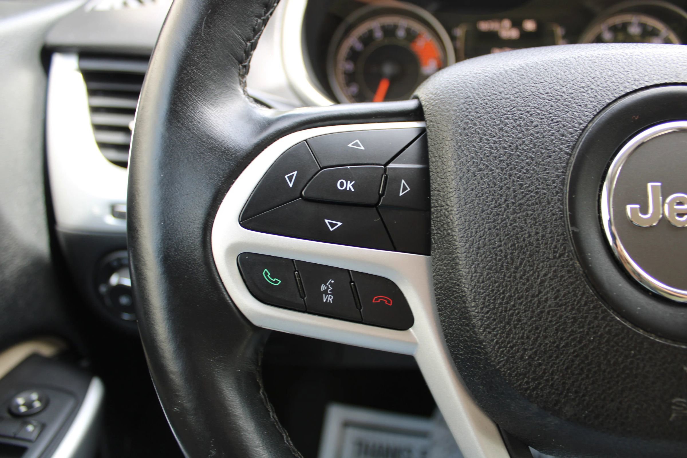 Used 2017 Jeep Cherokee Latitude w/ Comfort/Convenience Group image 14