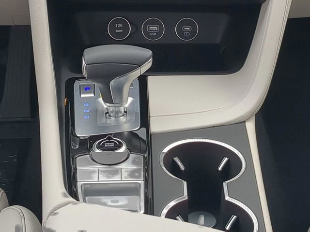 Certified 2025 Genesis G70 2.5T image 22