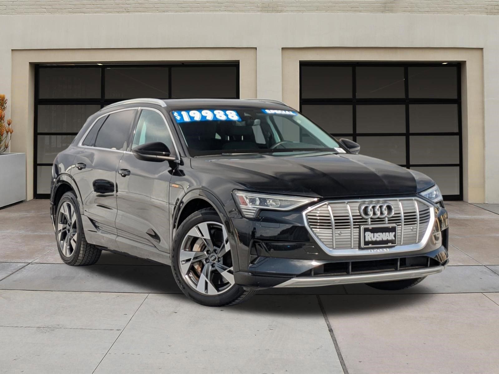 Used 2022 Audi e-tron Premium image 32