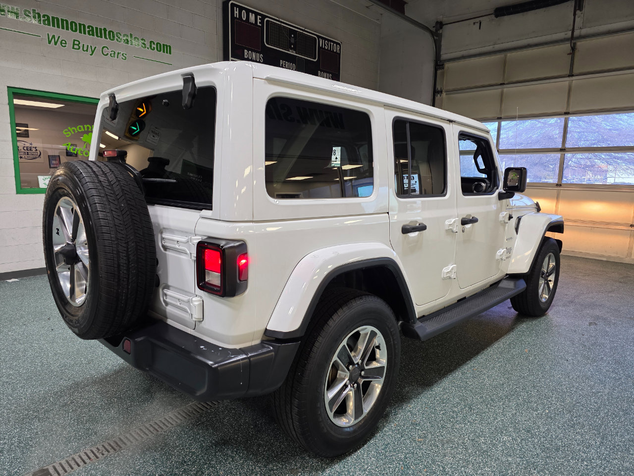 Used 2020 Jeep Wrangler Unlimited Sahara w/ Uconnect 4C Nav & Sound Group image 6