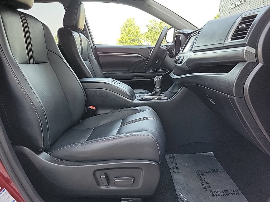 Used 2017 Toyota Highlander SE AWD/4WD image 17