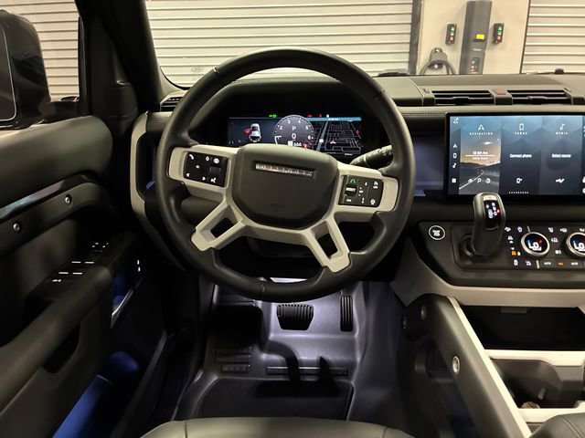 Used 2025 Land Rover Defender 110 X-Dynamic SE AWD/4WD image 13