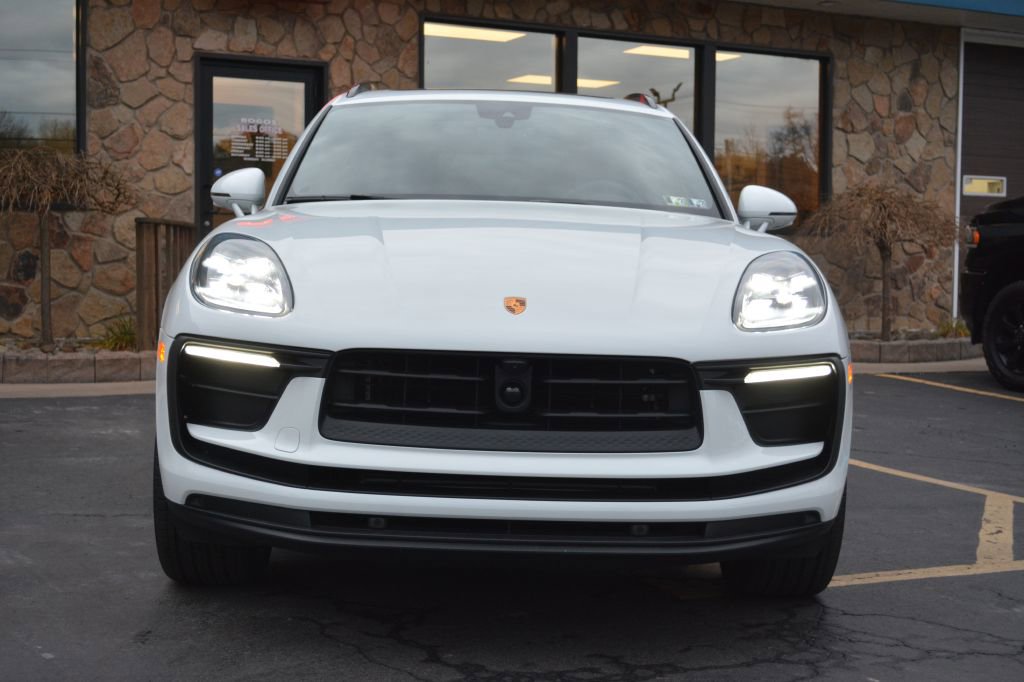 Used 2025 Porsche Macan Turbo image 2