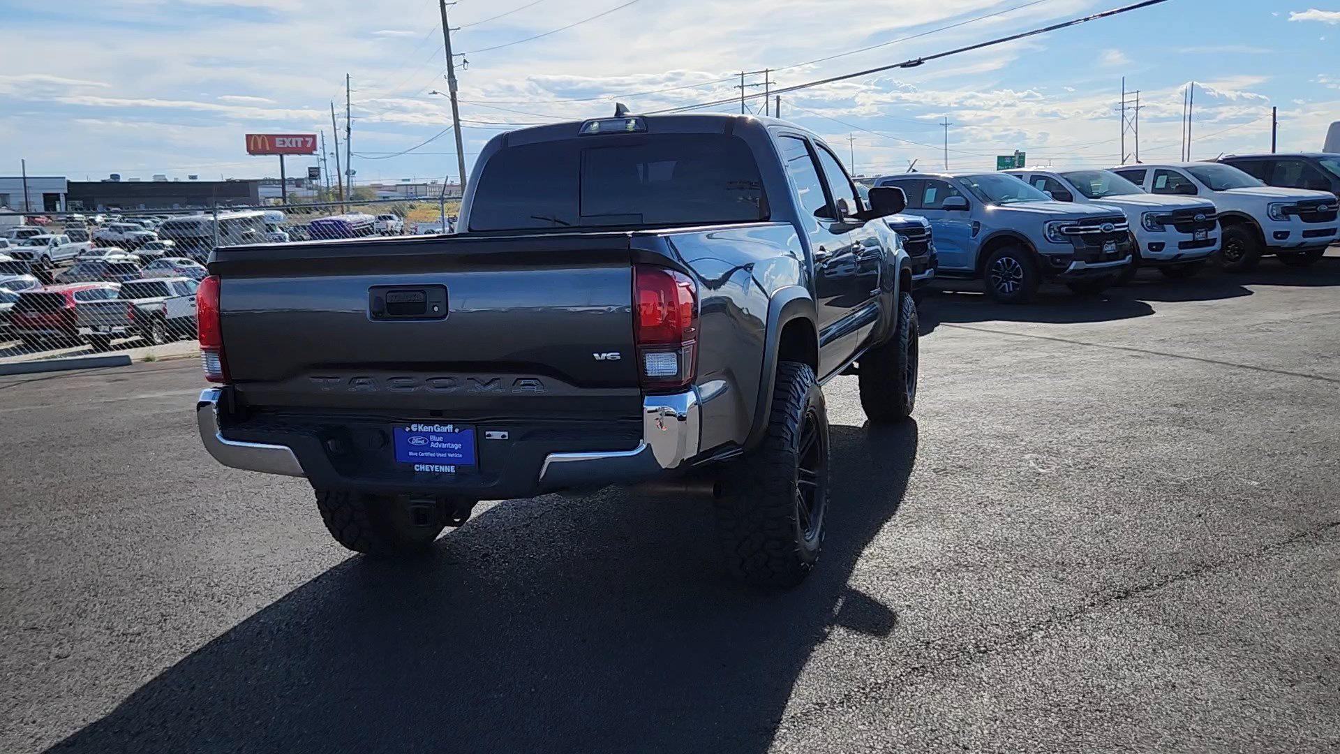 Used 2019 Toyota Tacoma TRD Off-Road AWD/4WD image 4