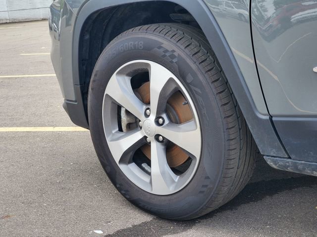Certified 2022 Jeep Cherokee Limited AWD/4WD image 31