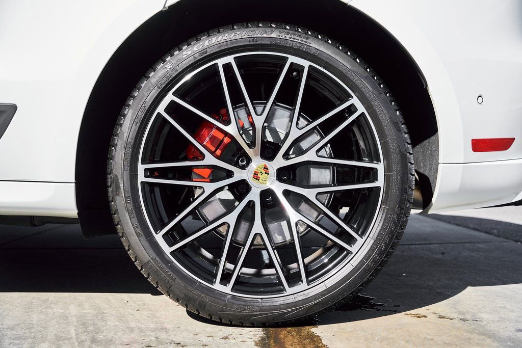 Used 2025 Porsche Macan GTS AWD/4WD image 22