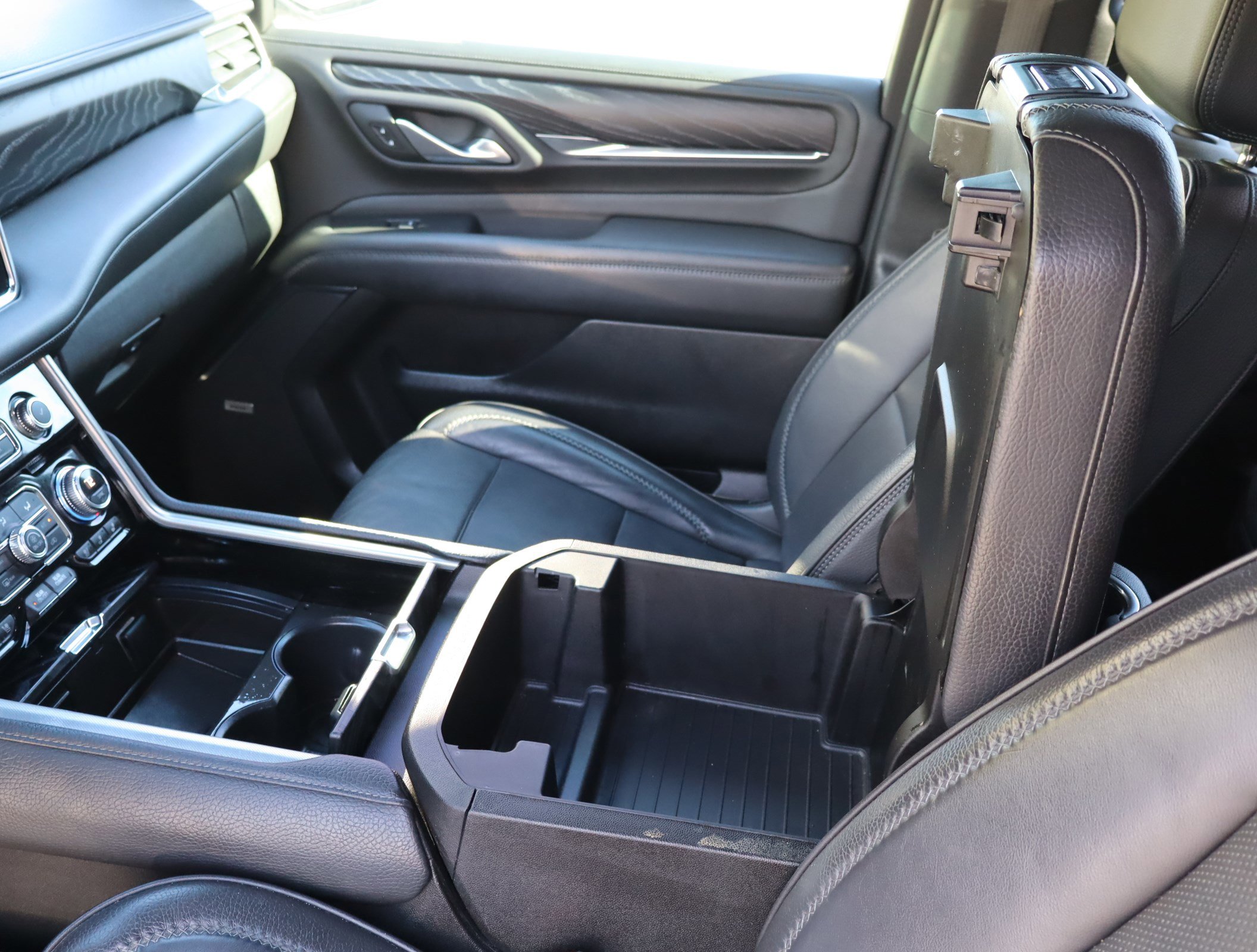 Used 2023 GMC Yukon XL Denali AWD/4WD image 31