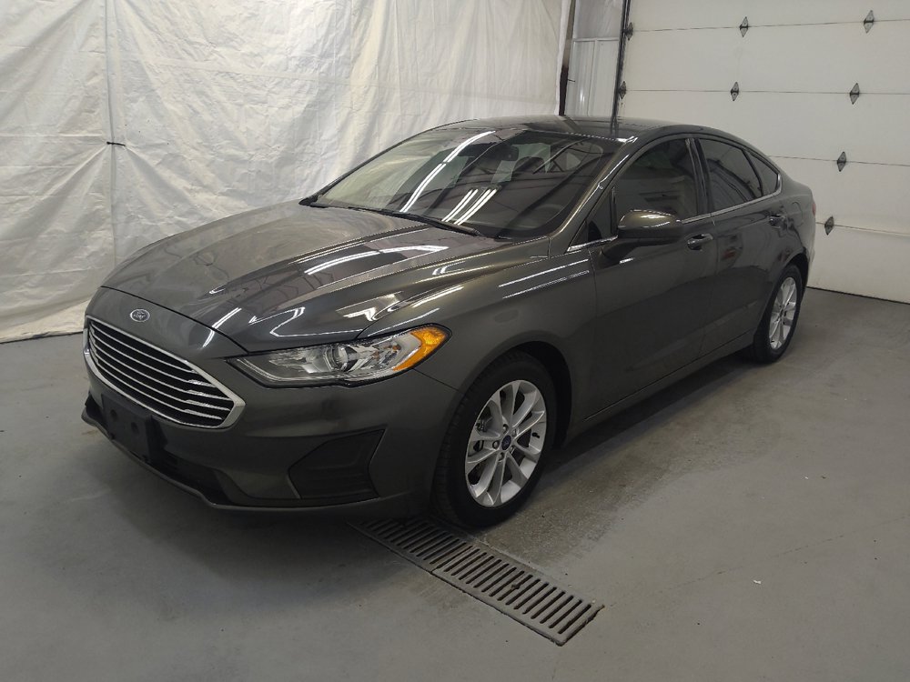 Used 2020 Ford Fusion SE image 2