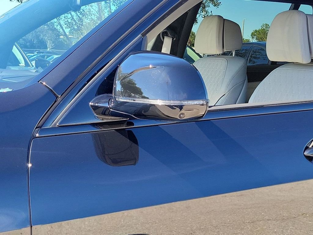 Used 2025 BMW X7 M60i image 18