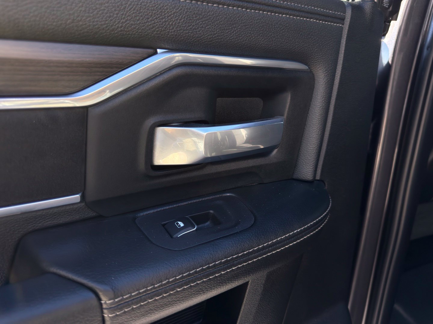 Used 2025 RAM 2500 Laramie w/ Night Edition AWD/4WD image 33