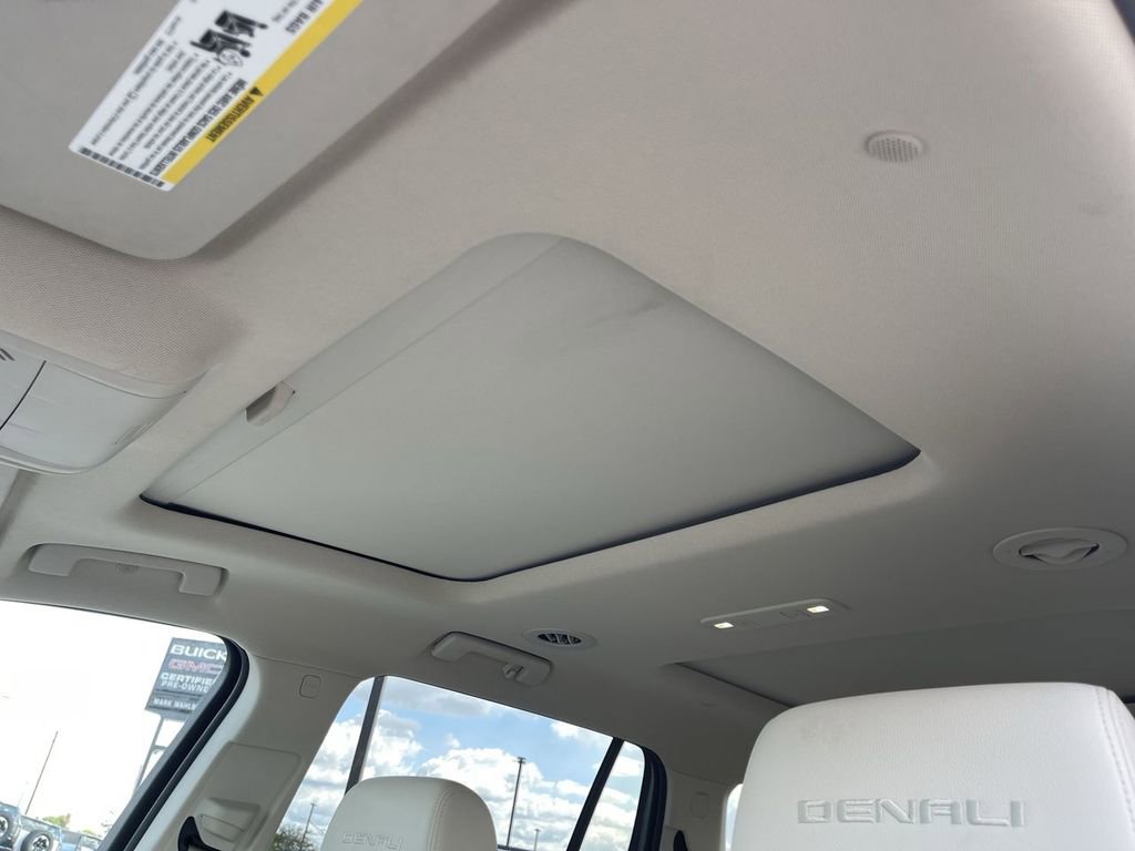Used 2022 GMC Acadia Denali w/ Denali Ultimate Package image 22
