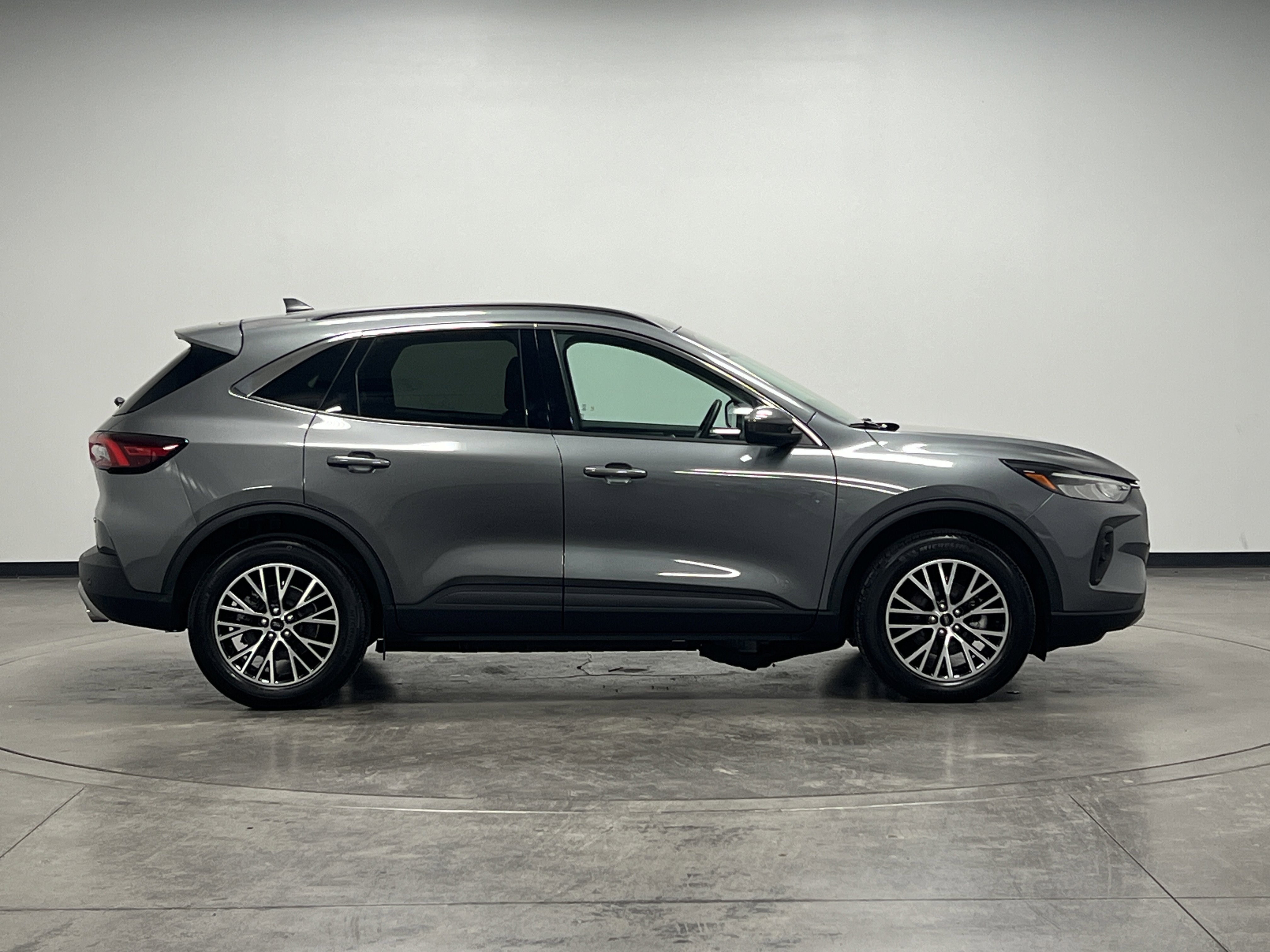 Used 2024 Ford Escape SE image 9