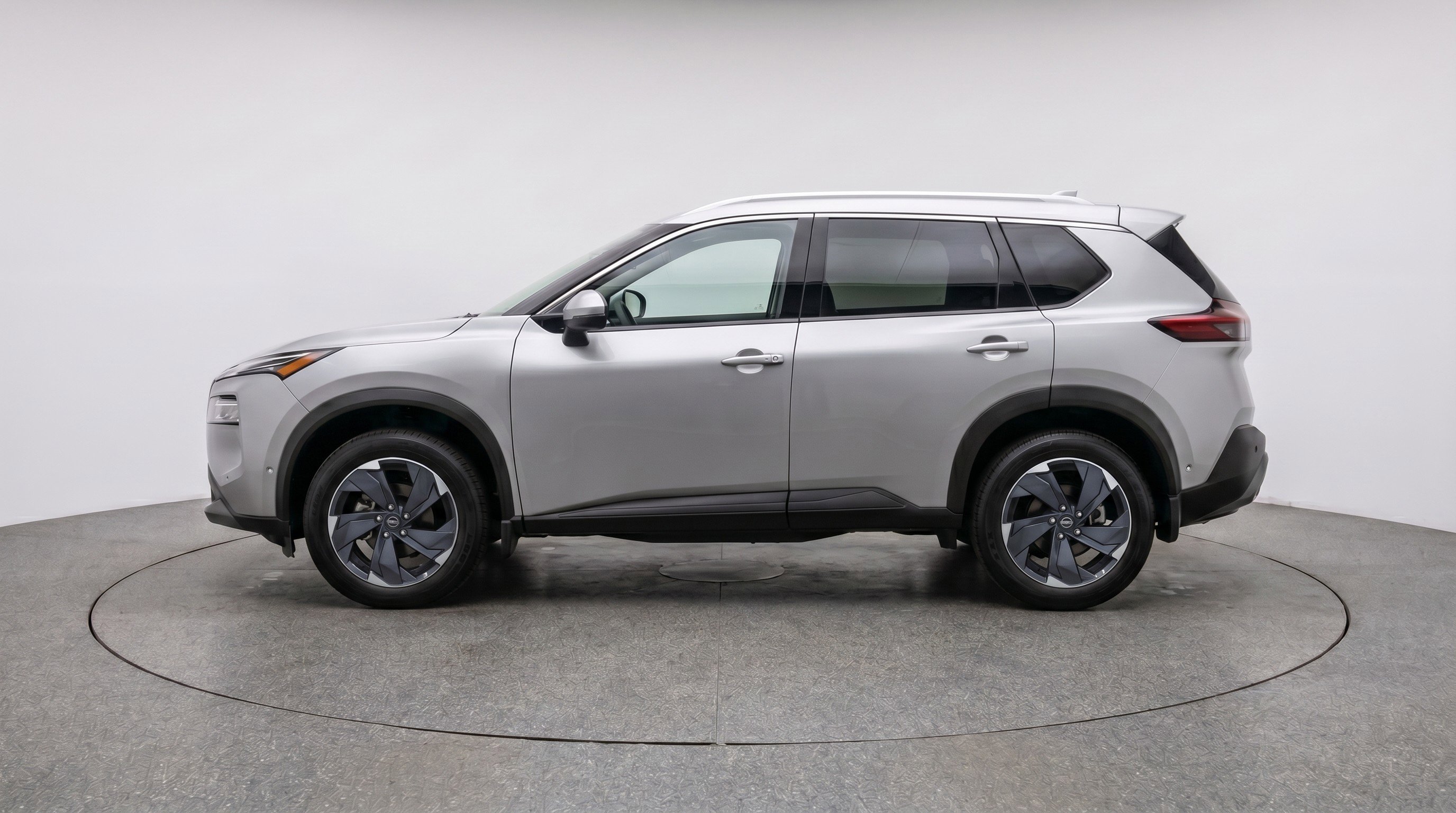 Used 2025 Nissan Rogue SV FWD image 5