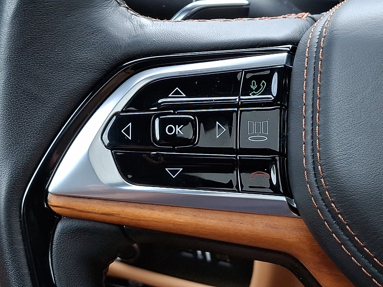 Certified 2025 Jeep Grand Cherokee L Summit AWD/4WD image 22