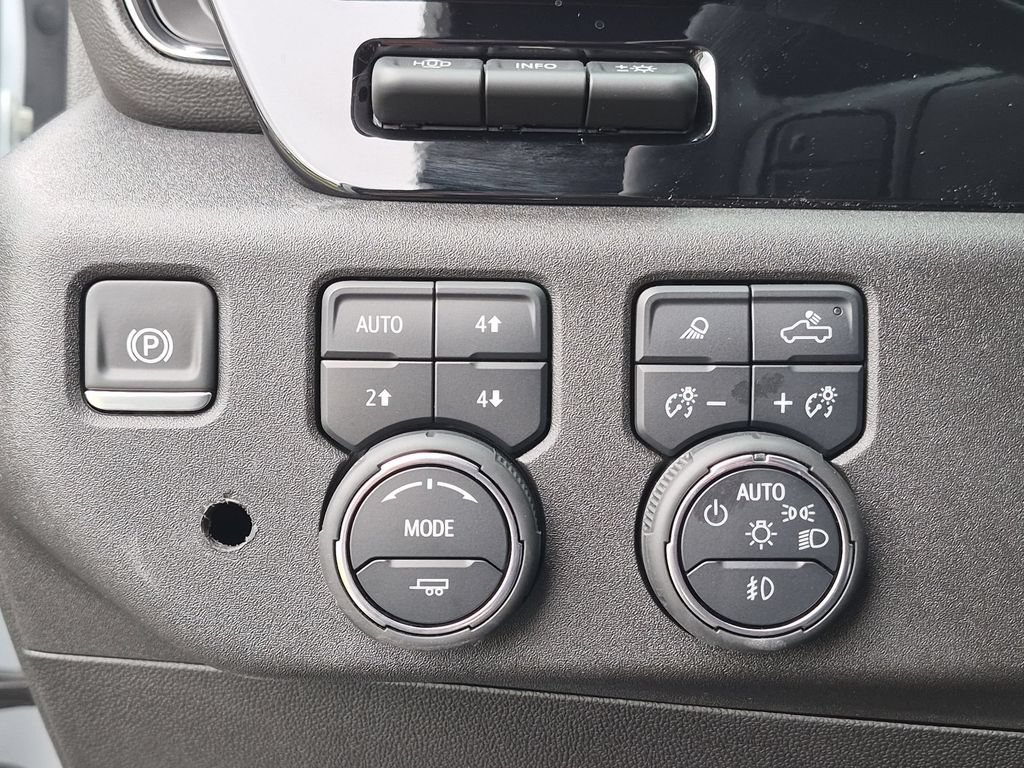 Used 2025 Chevrolet Silverado 2500 ZR2 w/ Technology Package AWD/4WD image 16
