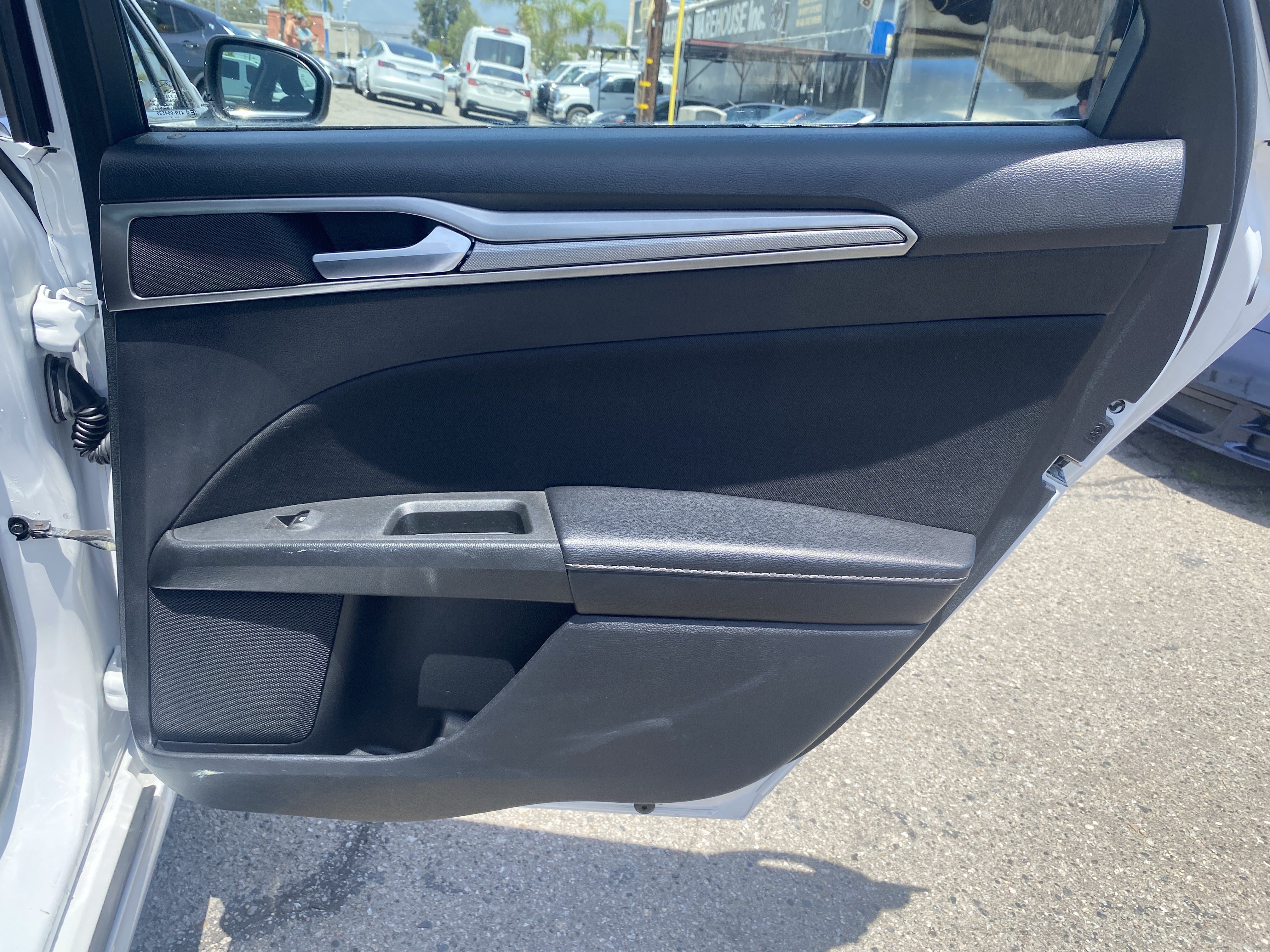 Used 2019 Ford Fusion SE FWD image 24