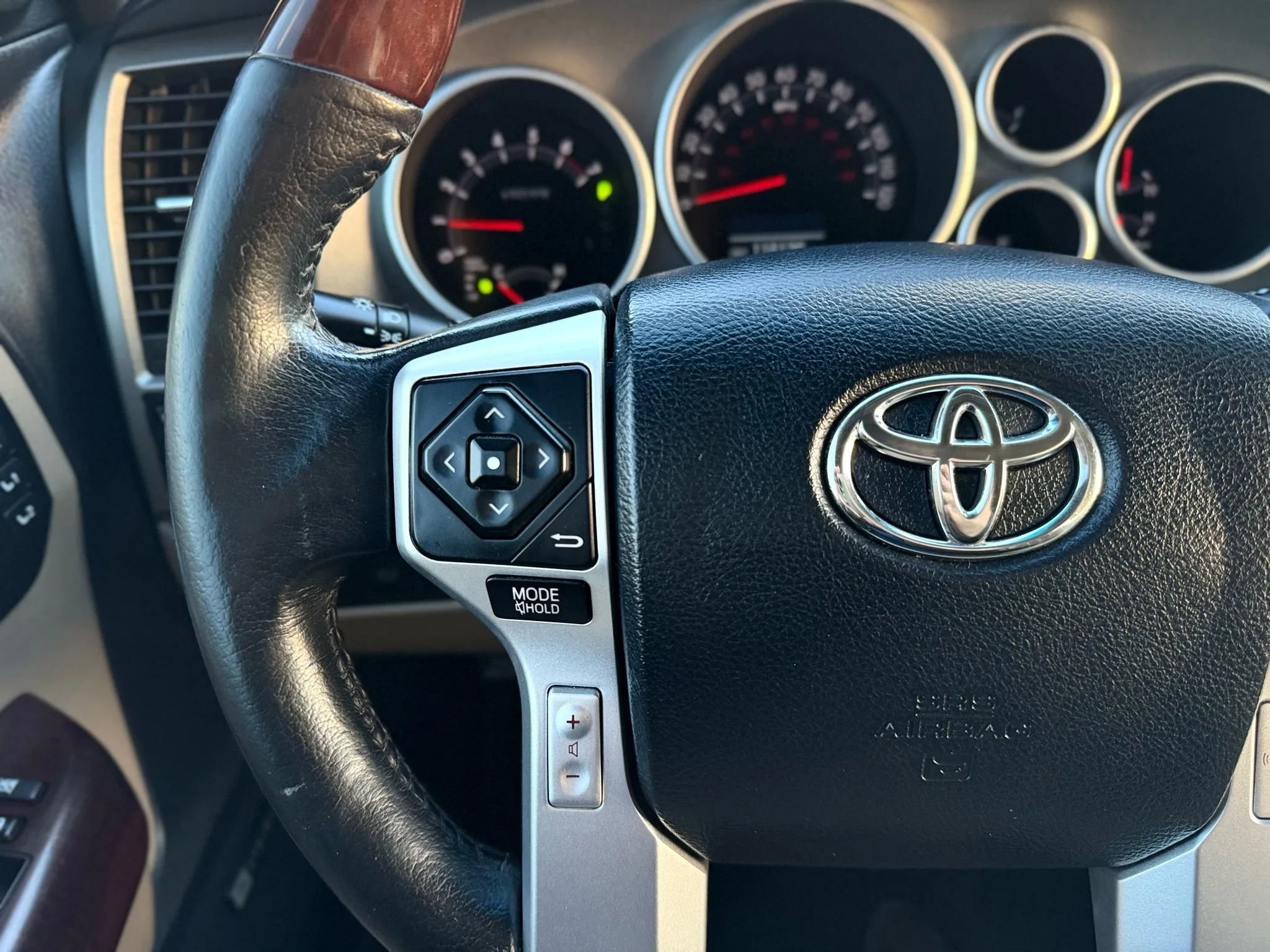 Used 2015 Toyota Sequoia Platinum image 31