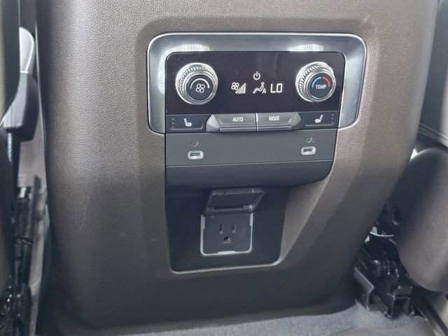 Used 2023 GMC Yukon SLT w/ SLT Premium Package RWD image 19