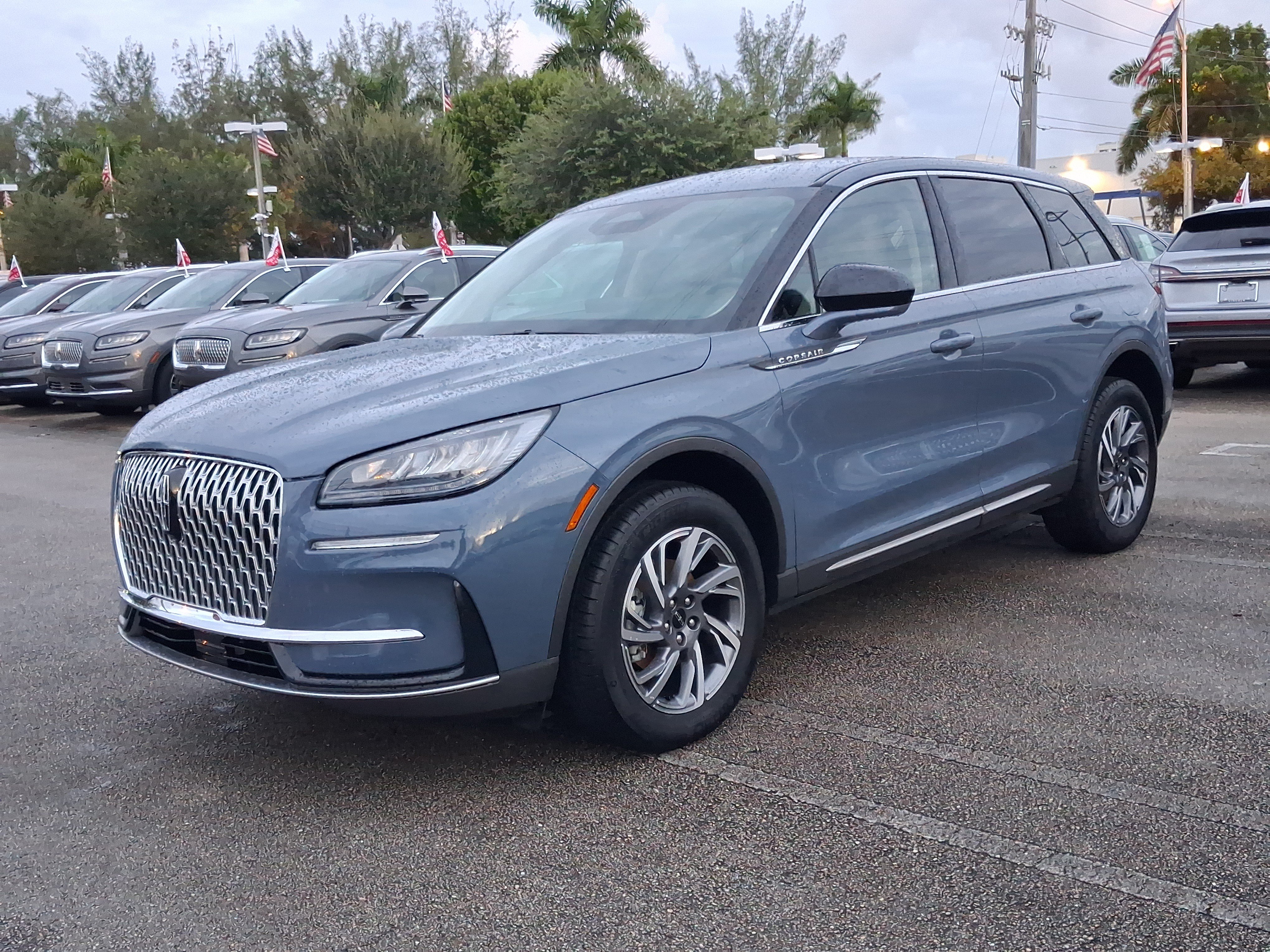 Certified 2025 Lincoln Corsair FWD image 2