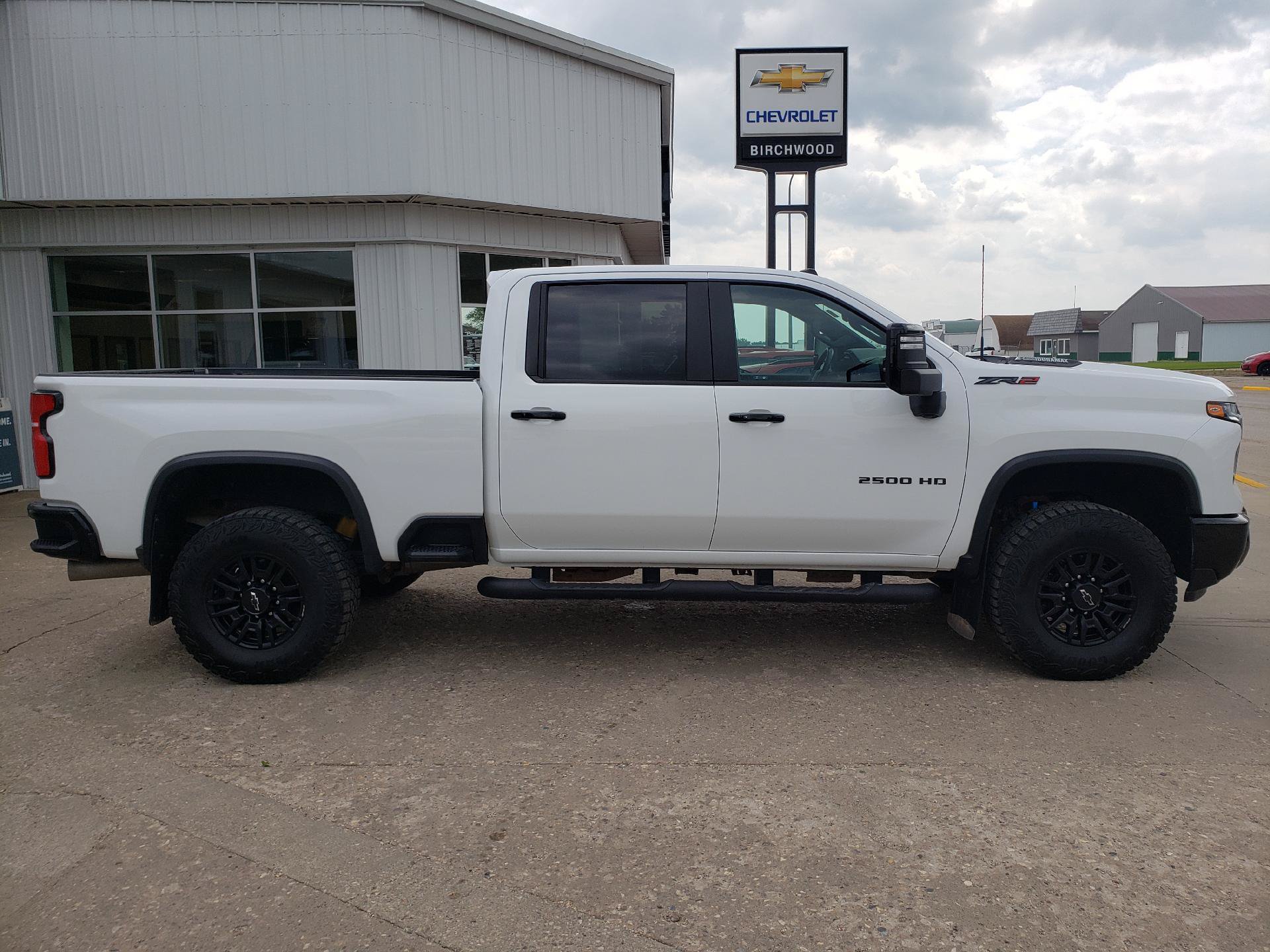 Used 2024 Chevrolet Silverado 2500 ZR2 w/ Technology Package AWD/4WD image 7
