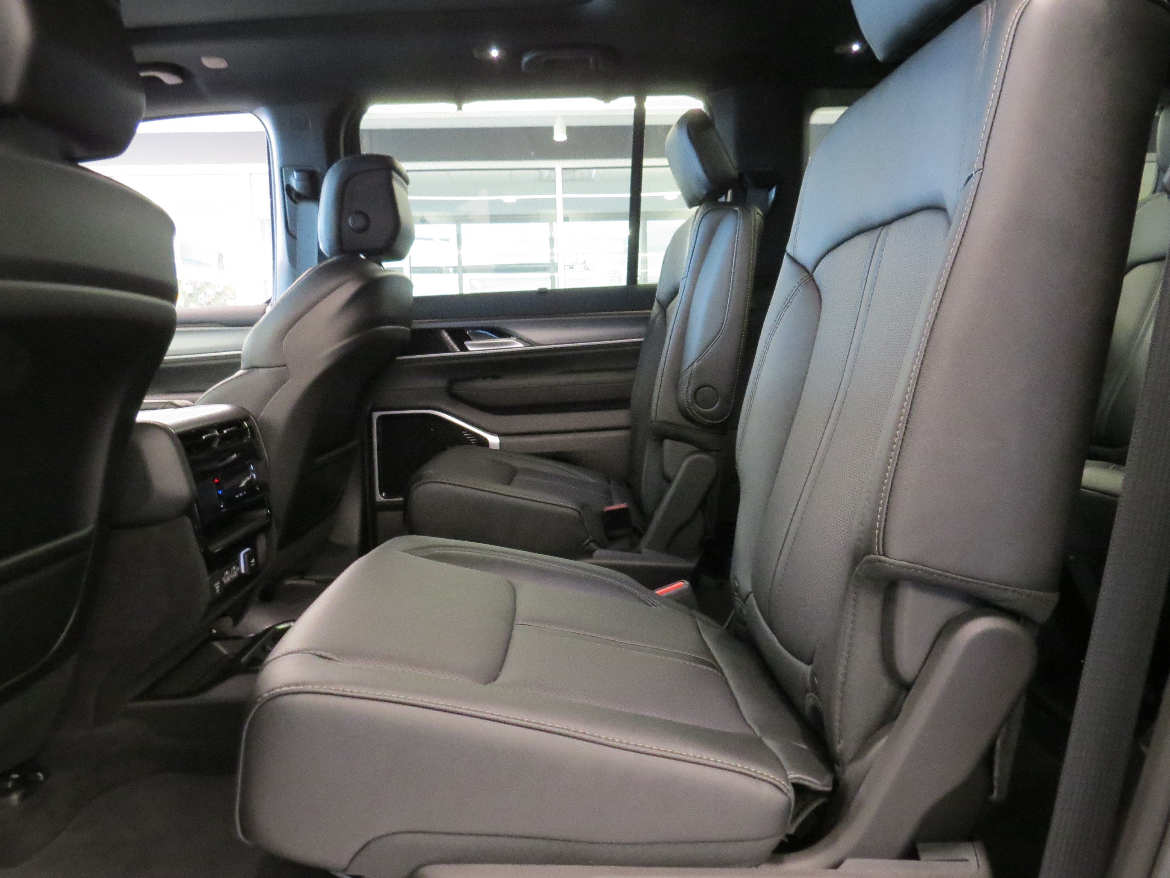 New 2026 Jeep Grand Wagoneer Limited AWD/4WD image 15