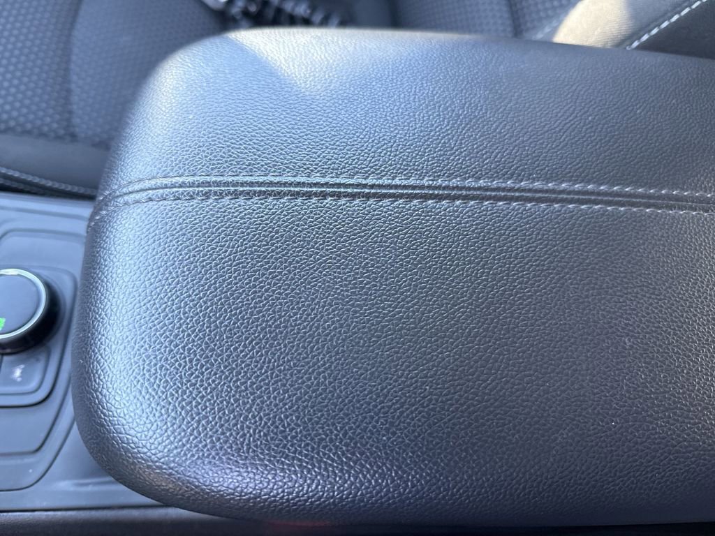 Used 2024 GMC Terrain SLE image 33