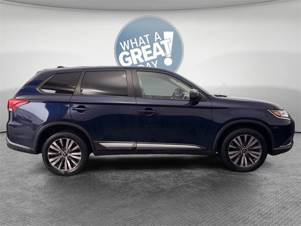 Used 2020 Mitsubishi Outlander ES image 2