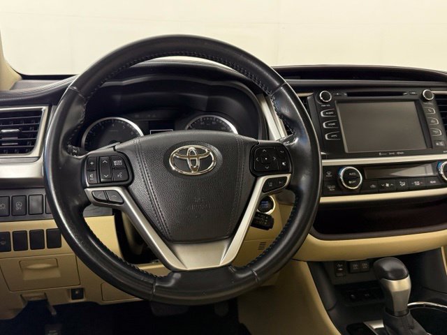 Used 2017 Toyota Highlander XLE w/ Carpet Mat Package FWD image 23