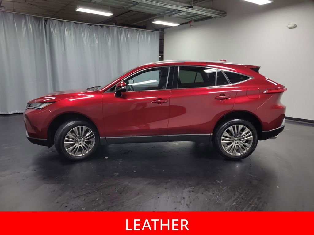 Used 2024 Toyota Venza XLE image 5