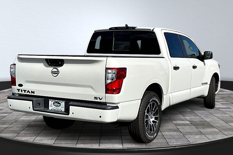 Used 2023 Nissan Titan SV RWD image 2