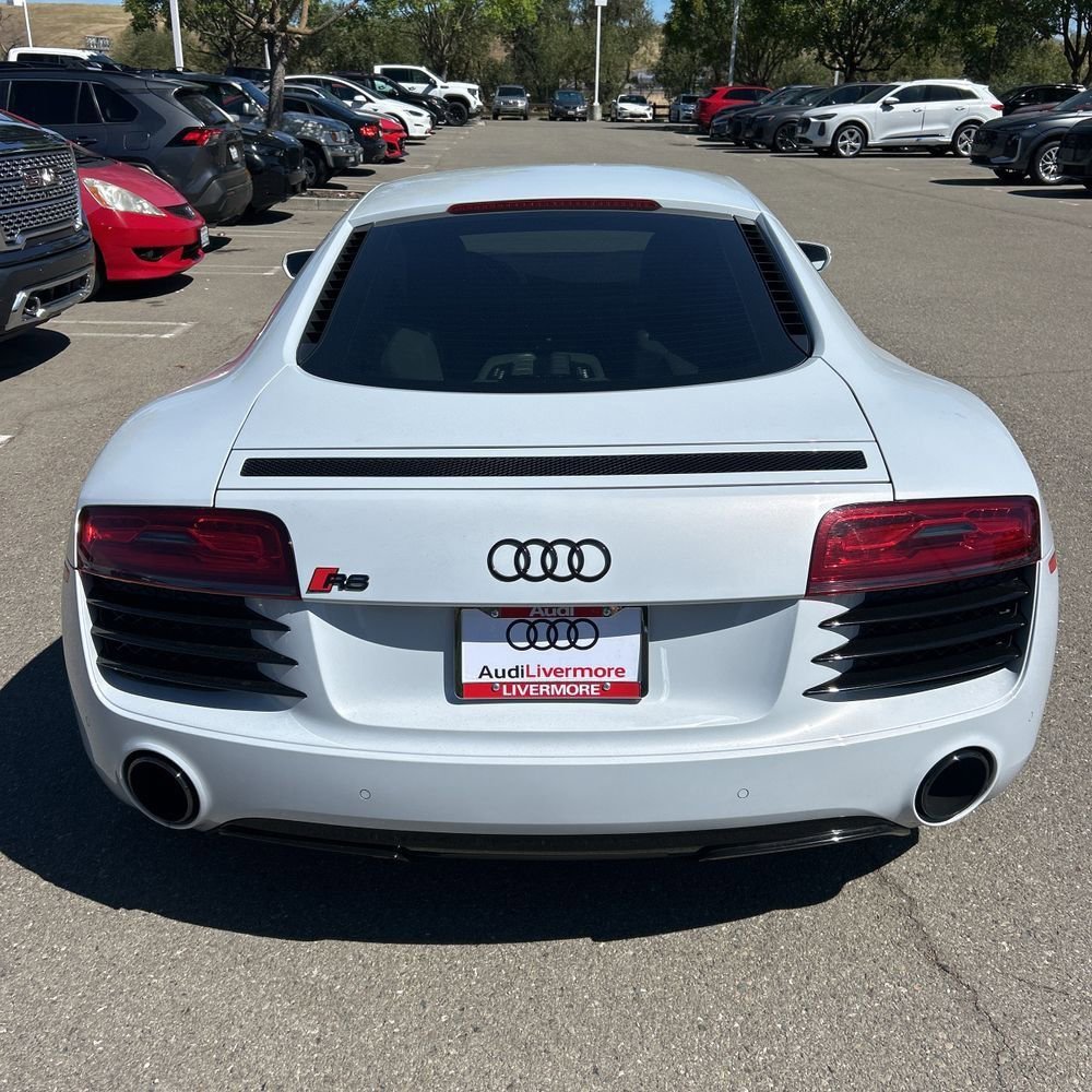 Used 2015 Audi R8 V8 w/ Extended Leather Package AWD/4WD image 6