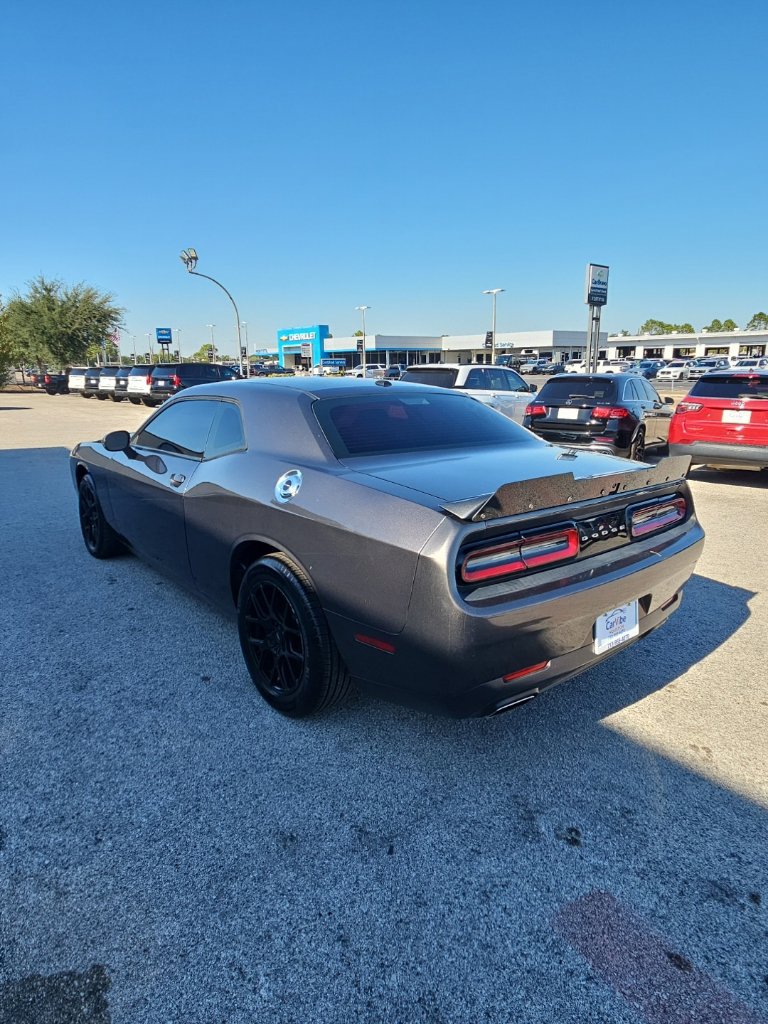 Used 2019 Dodge Challenger SXT RWD image 5