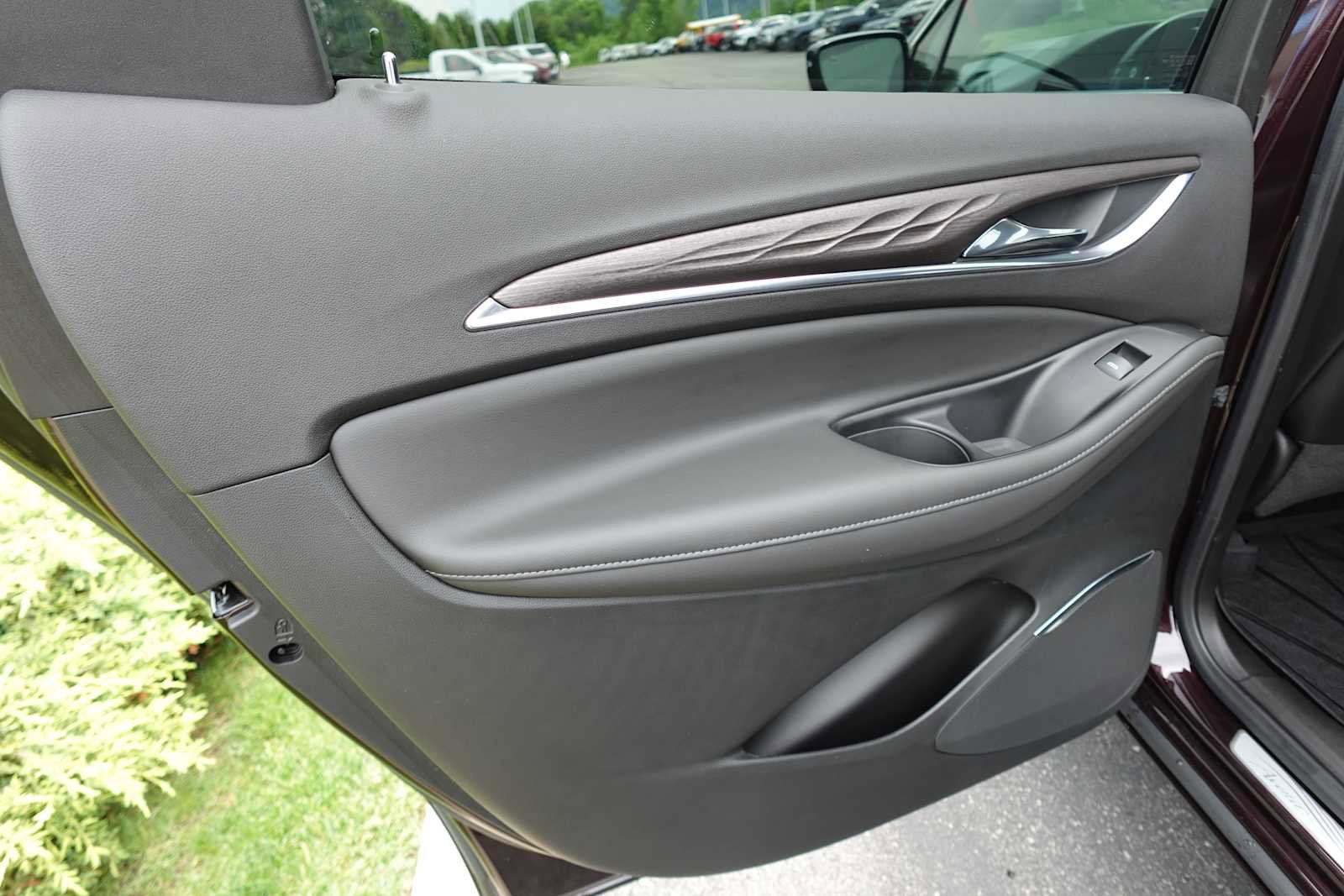 Used 2023 Buick Enclave Avenir AWD/4WD image 27