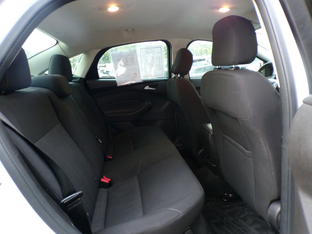 Used 2016 Ford Focus SE w/ SE Cold Weather Package FWD image 21