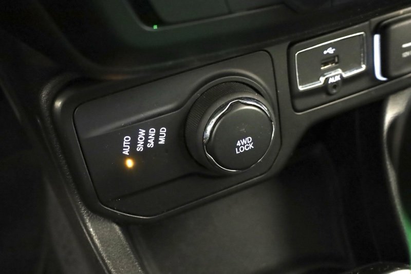 Used 2020 Jeep Renegade Limited image 23